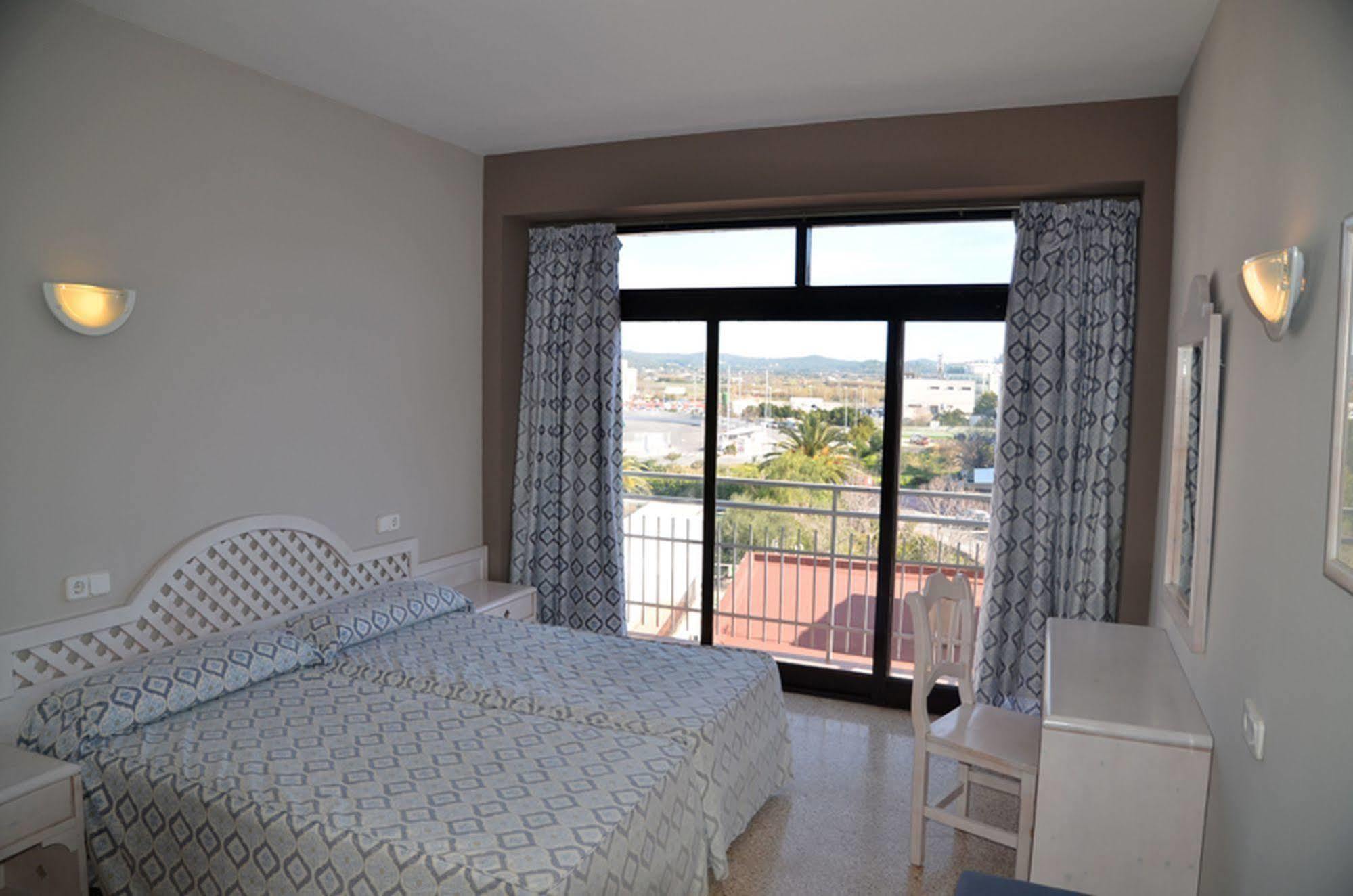 Azuline Hotel Llevant Sant Antoni de Portmany Екстериор снимка